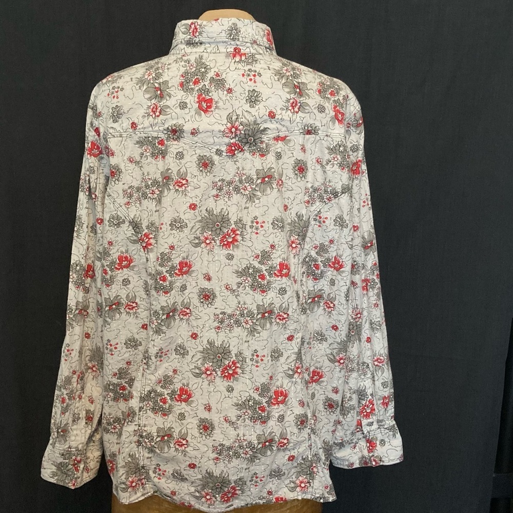 Back in the Saddle Western Pearl Snap Shirt in Red & Grey Floral & Silver Thread - Picture 2 of 12